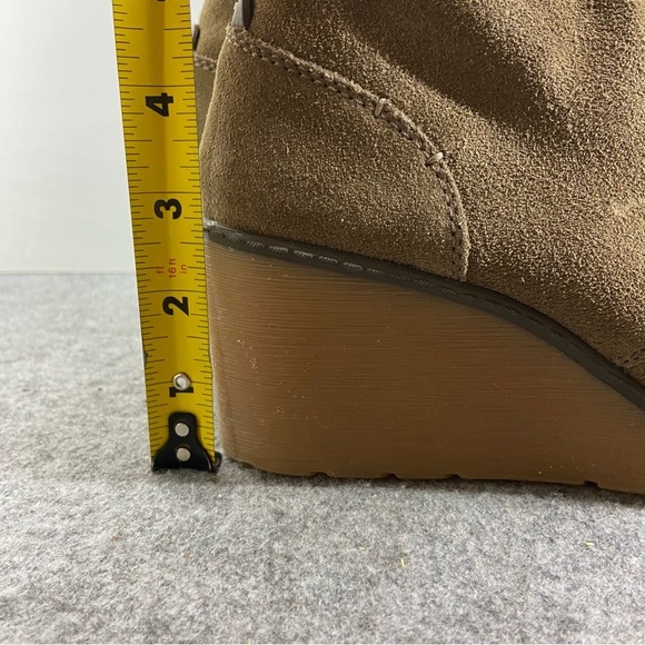 Clarks Lace Up Khaki Green Suede Wedge Booties Women’s Size 6 - Picture 10 of 10